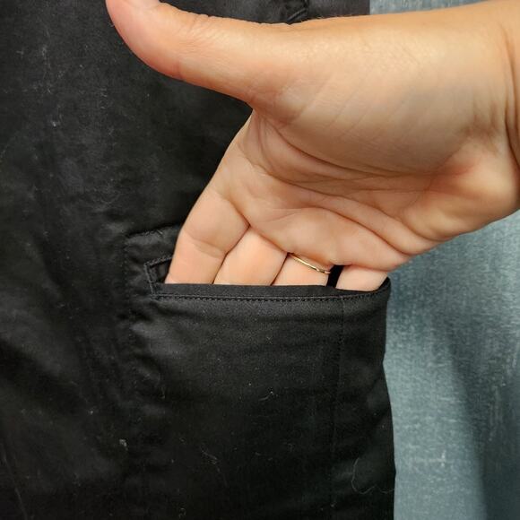 Gloria Vanderbilt Black 12 Cargo Capri Pants - Picture 3 of 14